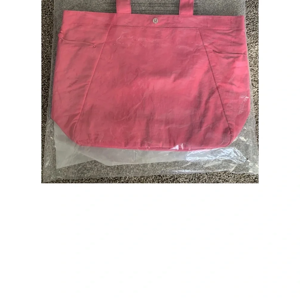 NWT 🍋 Lululemon Raspberry Coulis Side Cinch Shopper Bag